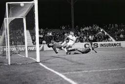 Frankie Bunn sees his effort go over the bar