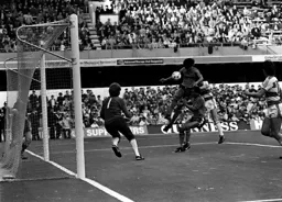 Paul Elliott about to head in goal number two