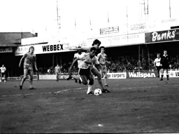 Brian Stein breaks through defensive line