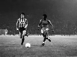 Vince Hilaire drives through