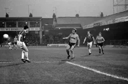 Wayne Turner gets a cross in