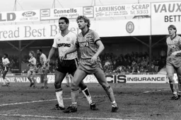 Brian Stein up close to Kirk Stephens