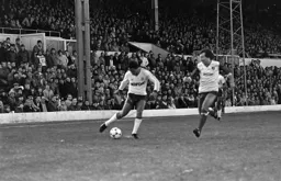 Brian Stein gets in a cross