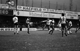 Wayne Turner gets his head to the ball