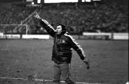 David Pleat barking out the orders