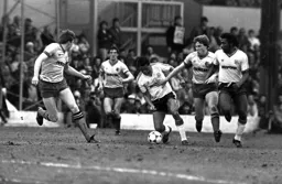 Ricky Hill helps out Brian Stein