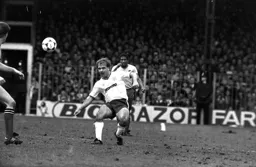 Wayne Turner passes through midfield