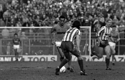 Brian Stein controls the ball