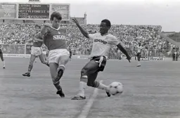 Emeka Nwajiobi just second to the ball