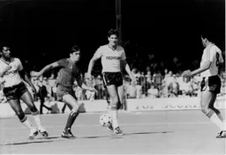 Ricky Hill makes a short pass to Brian Stein.