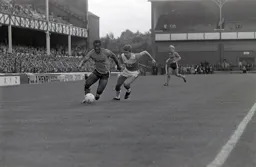 Emeka Nwajiobi rounds the Everton defender