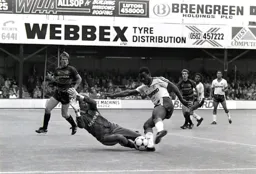 Emeka Nwajiobi tries to beat the keeper