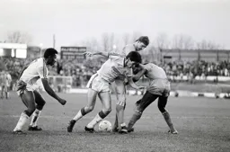 Mike Newell rounds two Chelsea defenders