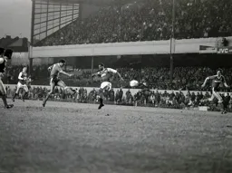 Brian Stein lets fly from distance