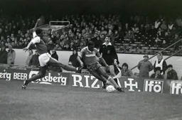 Mitchell Thomas gets the better of Anderson