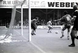 Brian Stein appears to have a tap in