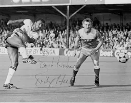 Ricky Hill lets fly, Peter Reid can only stand and watch