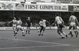 Ricky Hill controlling the ball in the Everton box