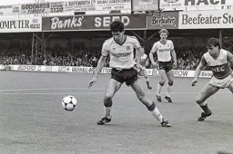 Mike Newell about to turn the Everton defender