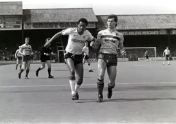 Brian Stein looking for the ball