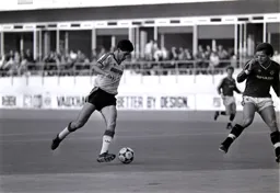 Mike Newell runs at John Sivebaek