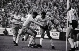 Brian Stein runs into Dale Gordon