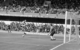 Mike Newell just cannot bring the ball under control