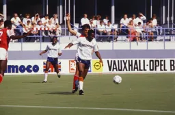 Emeka Nwajiobi moves towards the ball