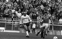 Steve Foster distributing from midfield