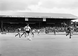 Mal Donaghy breaks away