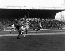 Mark Stein attempts a pass to his brother