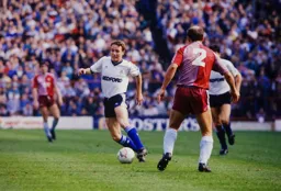 Chris Price closes down on Kingsley Black
