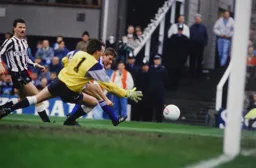 Kingsley Black just cannot quite reach the ball