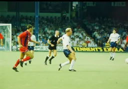 Tim Breacker passing to a teammate