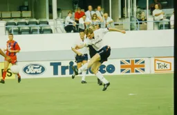Lars Elstrup has a dig from outside the box