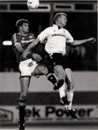 Iain Dowie gets above Gary Pallister