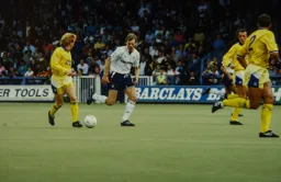 Lars Elstrup watching Gordon Strachan with the ball