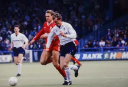 Lars Elstrup gets the better of John Scales