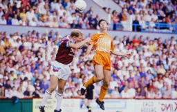 Phil Gray gets above Tim Breaker