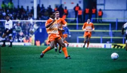 Brian Stein racing for the ball