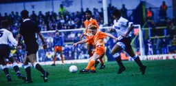 Mark Pembridge getting in a cross