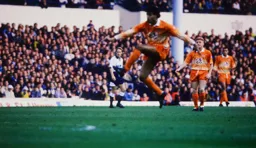 Chris Kamara tries his luck