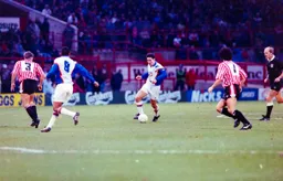 Paul Telfer ploughing down the middle