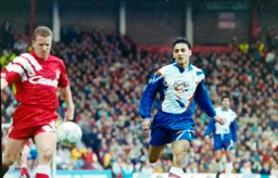 Kurt Nogan chasing down Steve Nicol