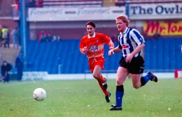 Scott Oakes chasing down the ball