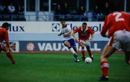 Phip Gray passing to teammate