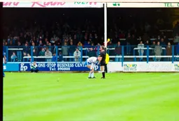 Darren Salton see yellow