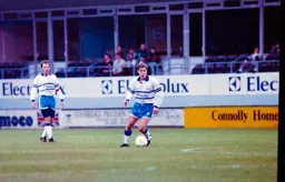 Darren Salton moving through midfield