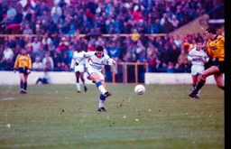 Paul Telfer takes a pot shot