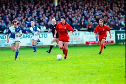 Ceri Hughes driving forward